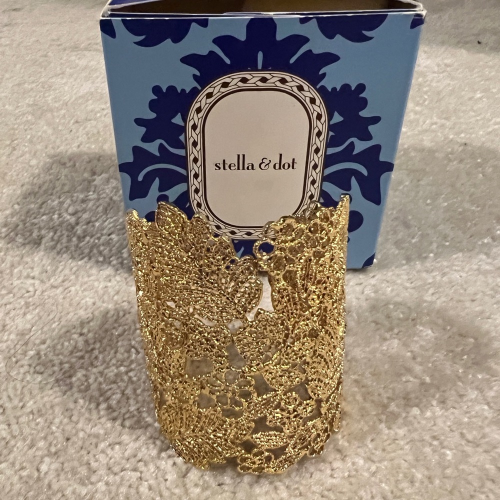 Stella and Dot Chantilly Lace Cuff